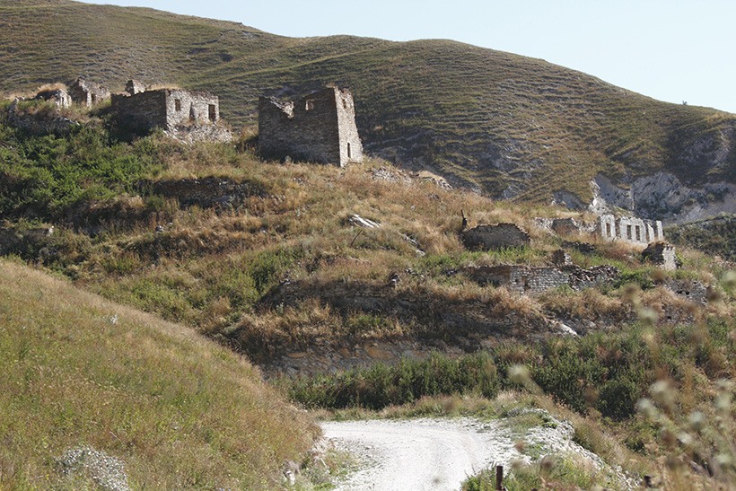 Старое поселение. Башник
Руины старых башен в горах
Ключевые слова: руины,башни,горы