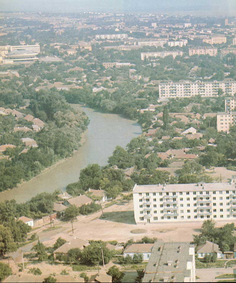 Фото старого города Грозный
Цирк, река Сунжа. 
Ключевые слова: река,сунжа,цирк,грозный