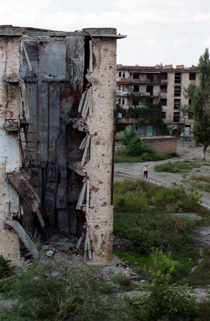 Разрушенный дом. 
Разрушенный дом в городе Грозном
Ключевые слова: разрушенный,грозный,дом