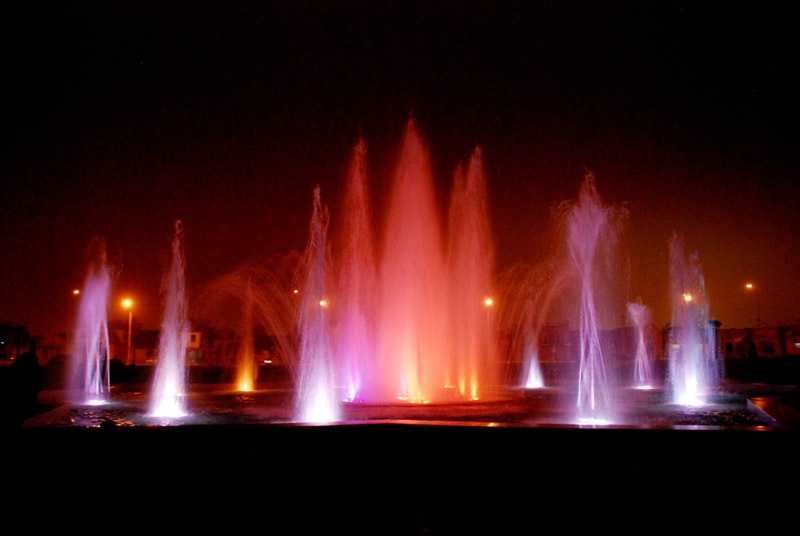 Цветной фонтан
Очень красиво ночью
Ключевые слова: фонтан,цветной