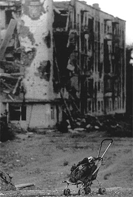 Разрушенный г. Грозный
Потерянна коляска в разрушенном городе Грозный
Ключевые слова: город,грозный,разрушенный
