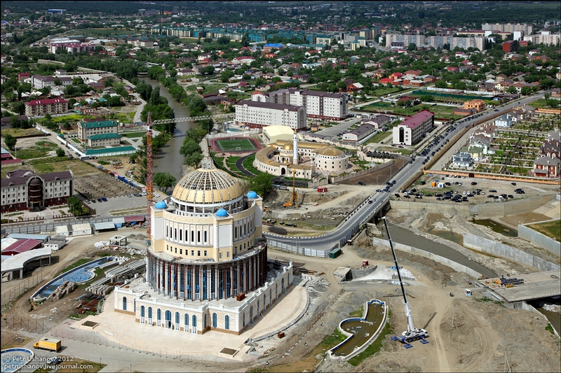 Buildings in Grozny City. Checheniya
Photo Petr Ushanov 2012 
Ключевые слова: grozny city